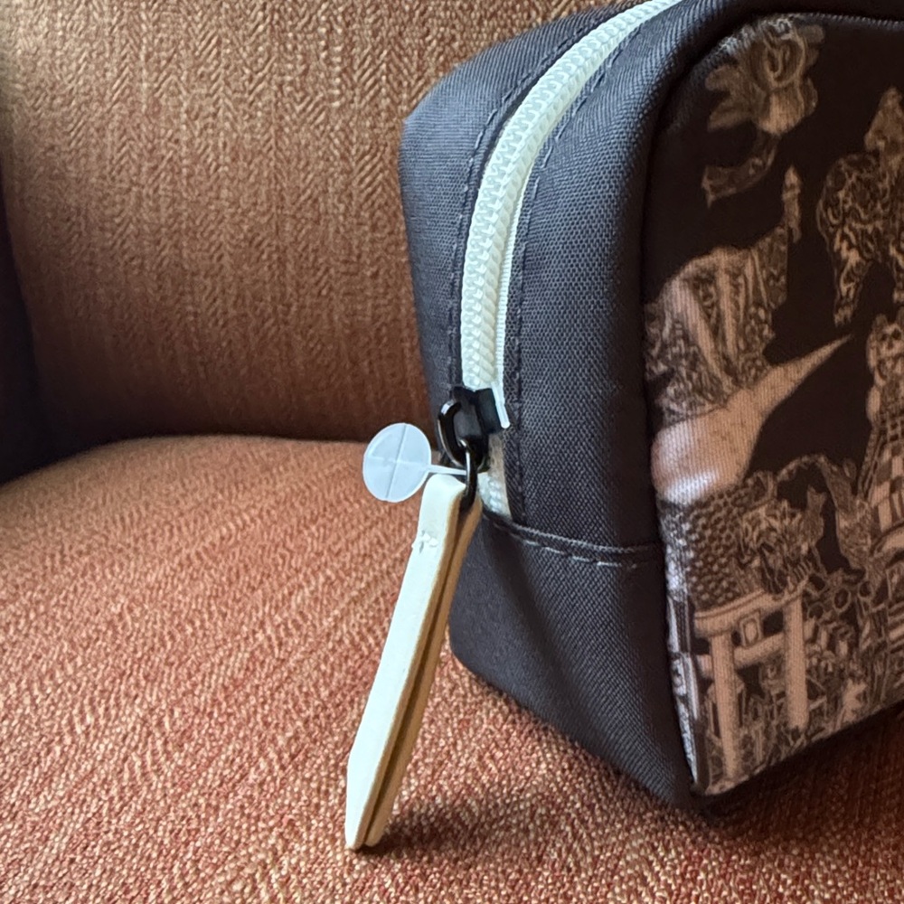 Japan Airlines Black and White Travel toiletry Pouch - Picture 5 of 5